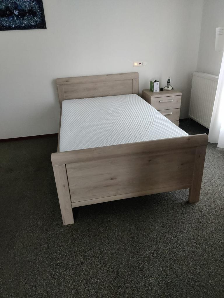 Houten bedframe 120x200 incl. Verstelbare lattebodem, Ophalen