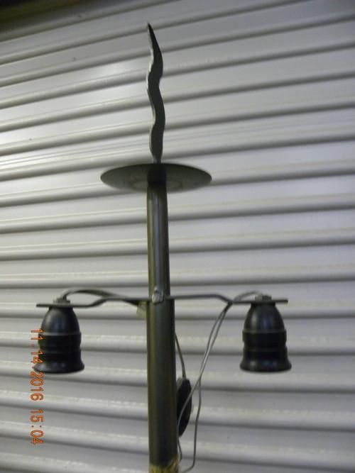 Vloerlamp van smeedijzer, driepoot, met schakelaar en 2 fitt, Ophalen of Verzenden, 'T Olde Gre-j, Info@toldegrej.nl, Endepoelstraat 20f Didam