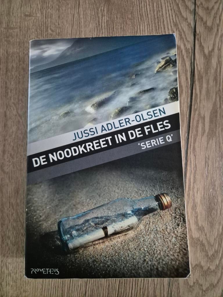 Jussi alder olsen, de noodkreet in de fles, Boeken, Ophalen of Verzenden, Zo goed als nieuw, Jussi Adler-Olsen