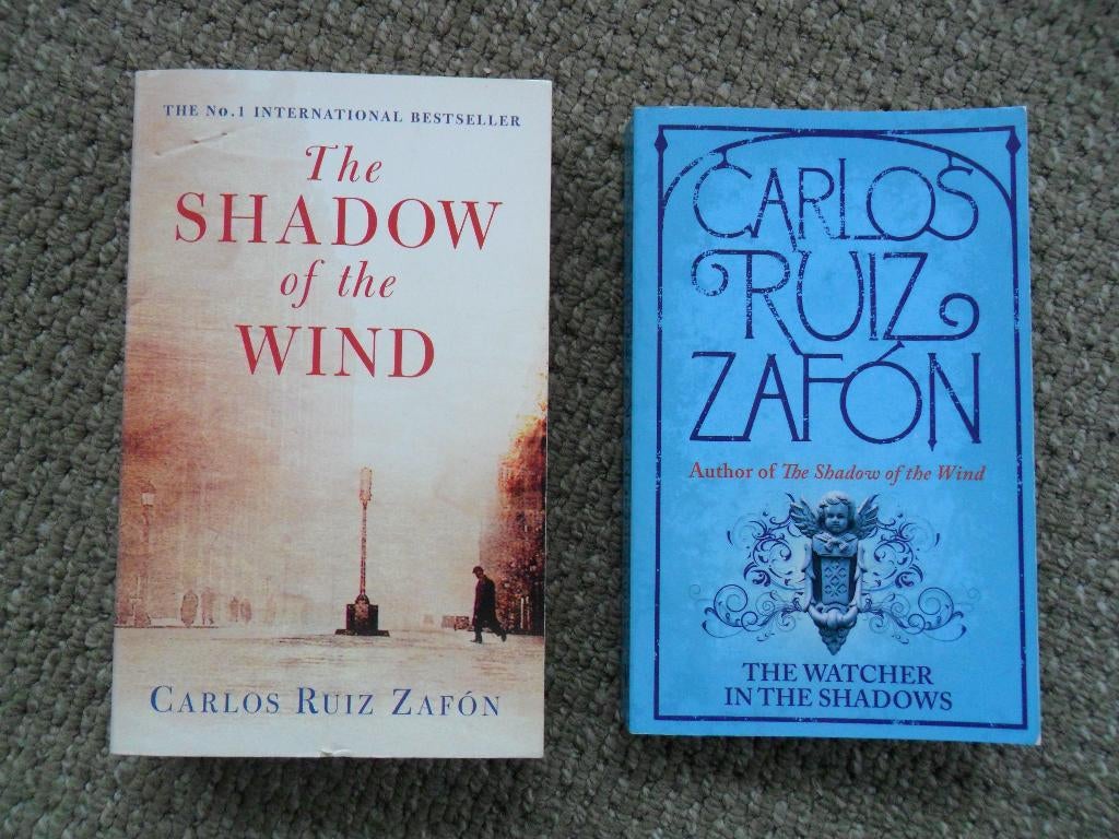 Carlos Ruiz: The watcher in the shadow + The shadow of wind, Ophalen of Verzenden, Zo goed als nieuw