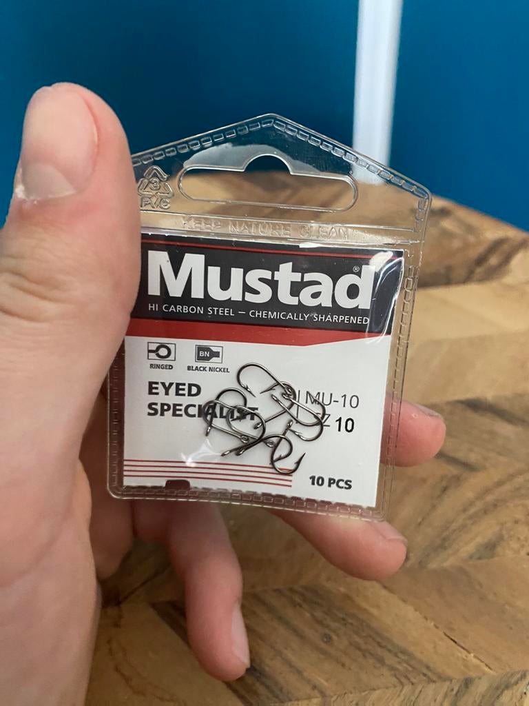 Mustad Witvis haakjes Maat 10 en 12 (met oogje), D, Haak, Nieuw, Ophalen of Verzenden