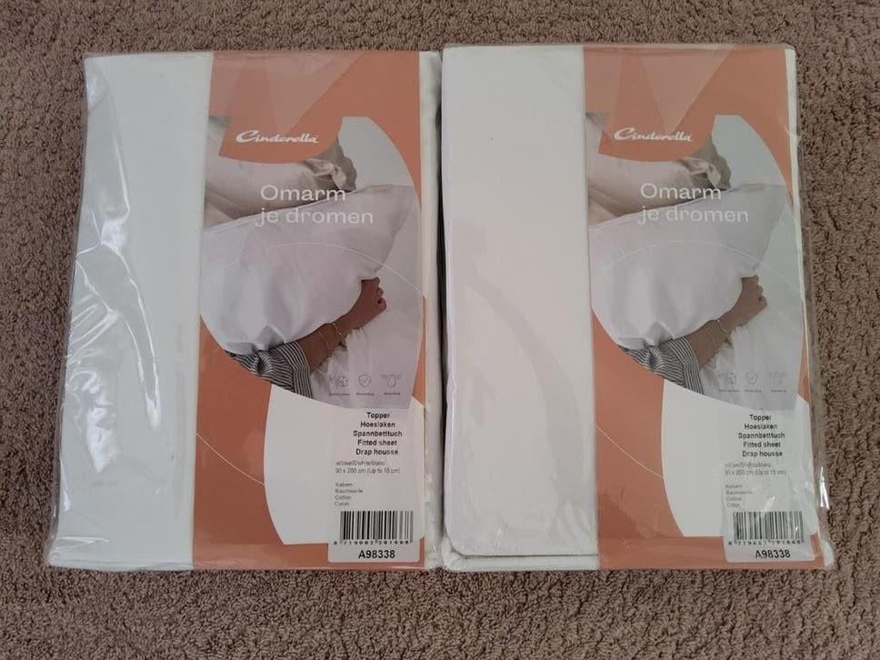ÉÉN OF TWEE KWALITEITS MOLTONS SPECIAAL VOOR OP EEN TOPPER., Eenpersoons, Nieuw, Ophalen of Verzenden, Wit