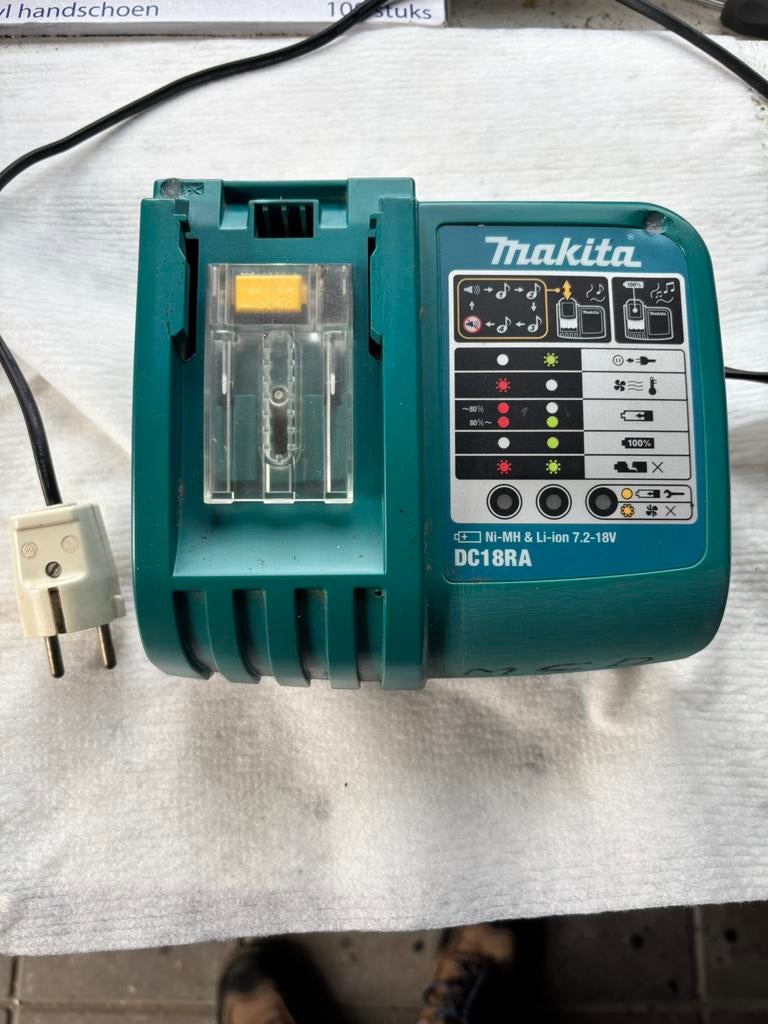 Makita oplader/ voor accu batterij, Ophalen, Zo goed als nieuw