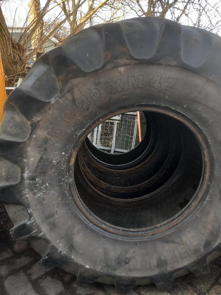 Unimog banden, trekker banden 20 inch en lier, Zakelijke goederen, Agrarisch | Onderdelen | Banden, Velgen en Assen, Ophalen