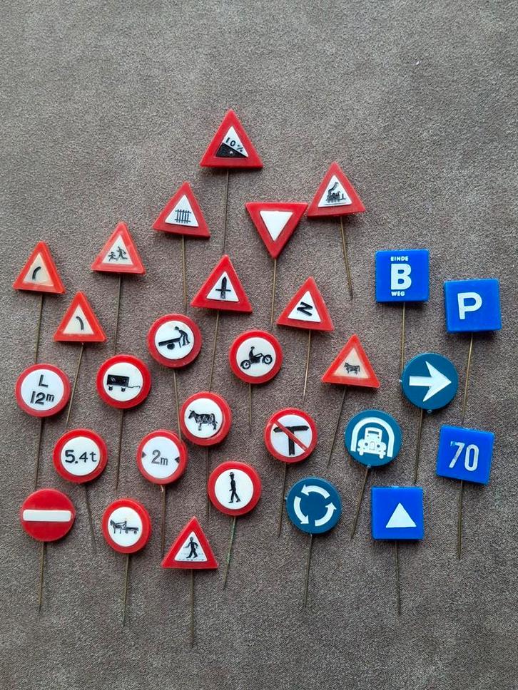 Speldjes verkeersborden, Verzamelen, Speldjes, Pins en Buttons, Gebruikt, Ophalen of Verzenden