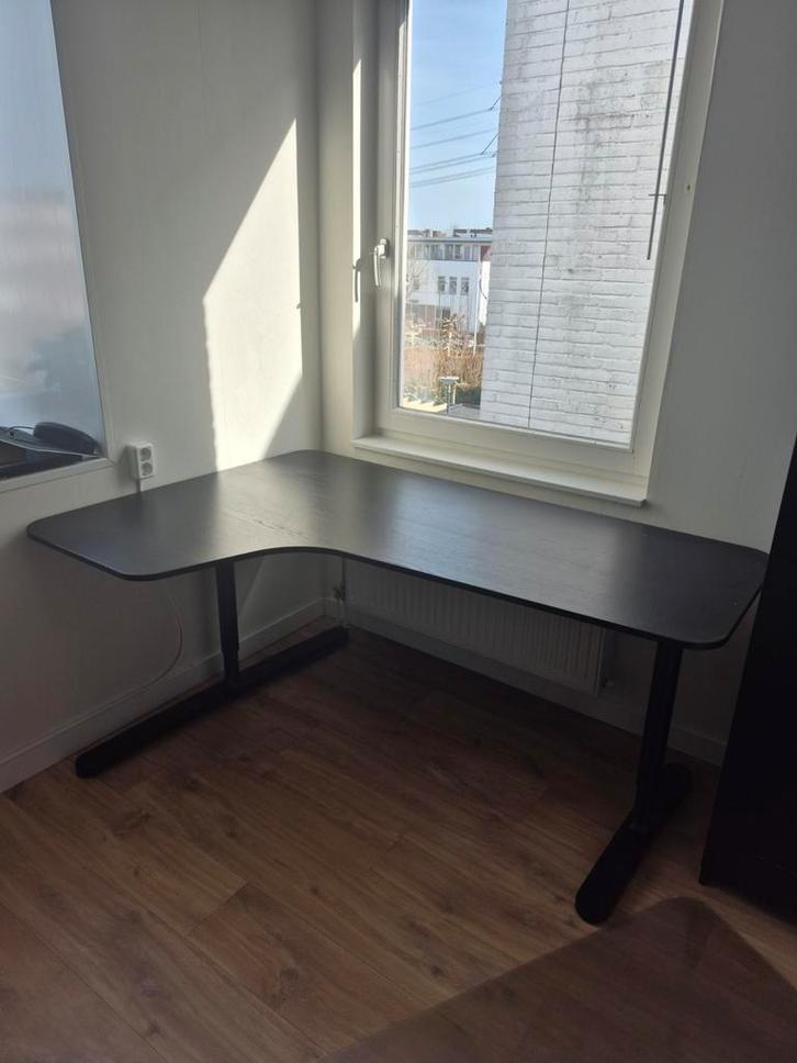 Bureau hoek (Ikea Bekant), Huis en Inrichting, Bureaus, Gebruikt, Elektrisch, Ophalen