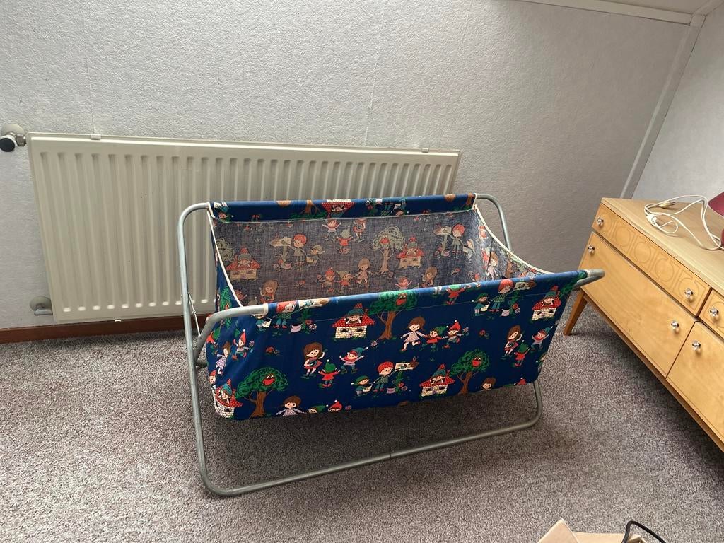 Vintage campingbedje, Kinderen en Baby's, Babywiegjes en Ledikanten, Ophalen, Zo goed als nieuw, Reisbedje