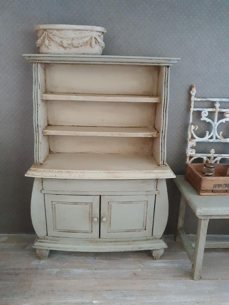 Brocante kast  meubels poppenhuis, Verzamelen, Ophalen of Verzenden, Gebruikt, Poppenhuis
