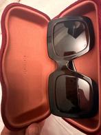 Stijlvolle Gucci Zonnebril met Originele Hoes, Ophalen, Zo goed als nieuw, Zwart, Zonnebril