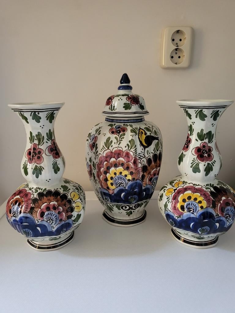 Prachtige Delfs kaststel met bloemmotief, Ophalen