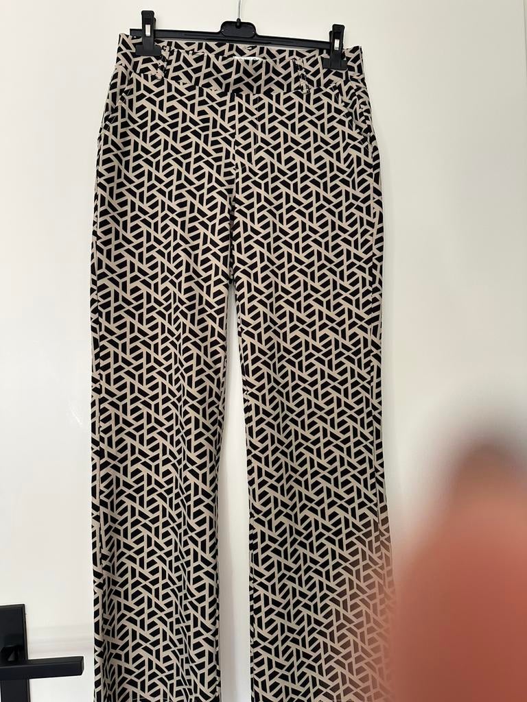 Travelstof  broek maat M Enjoy flairpijp, Ophalen of Verzenden, Zo goed als nieuw, Zwart, Lang