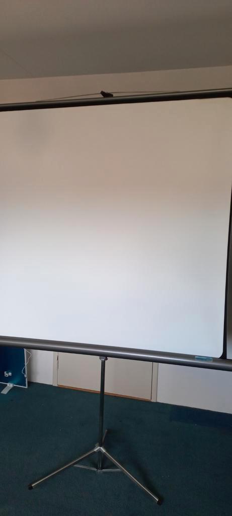 Projectiescherm op statief - FINS MILANO OLYMPIC, Audio, Tv en Foto, Projectieschermen, Gebruikt, Handmatig, Ophalen