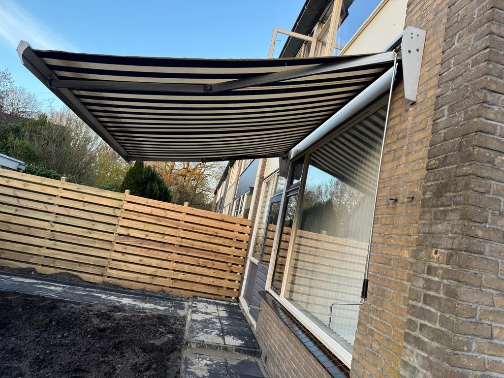 Zonnescherm 3,5 meter breed en 2,5 meter diep, Tuin en Terras, Zonneschermen, Ophalen, Gebruikt, 250 cm tot 450 cm, Knikarmscherm