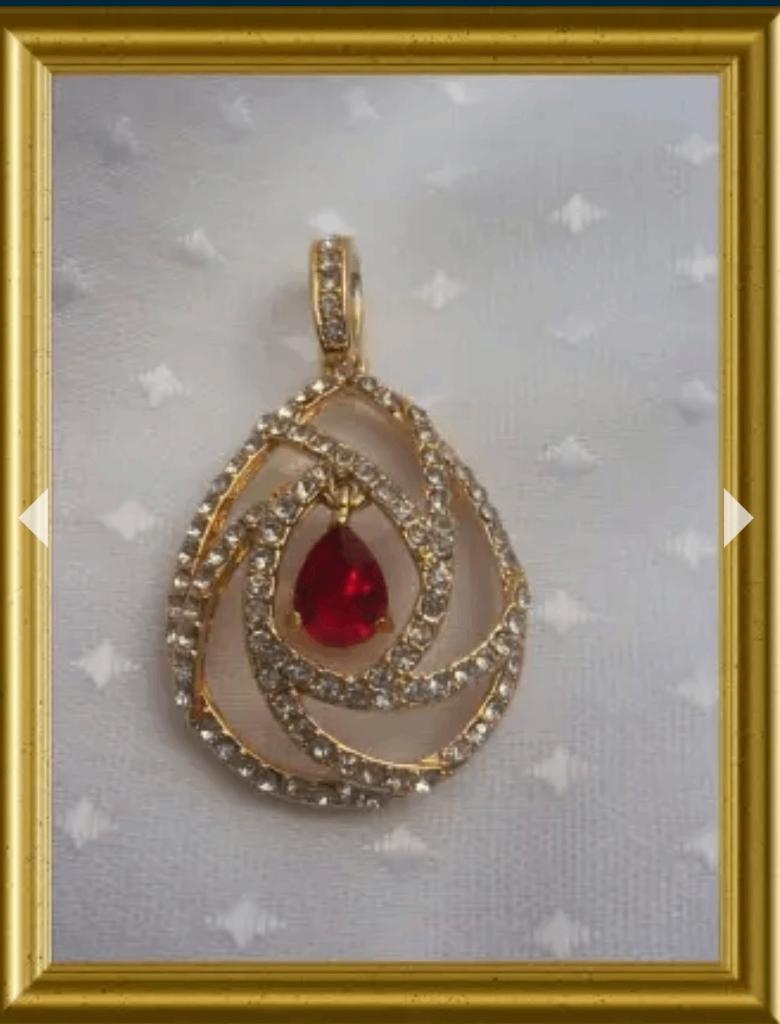 Oude hanger met rood steentje, Sieraden, Tassen en Uiterlijk, Antieke sieraden, Ophalen of Verzenden, Overige materialen, Hanger