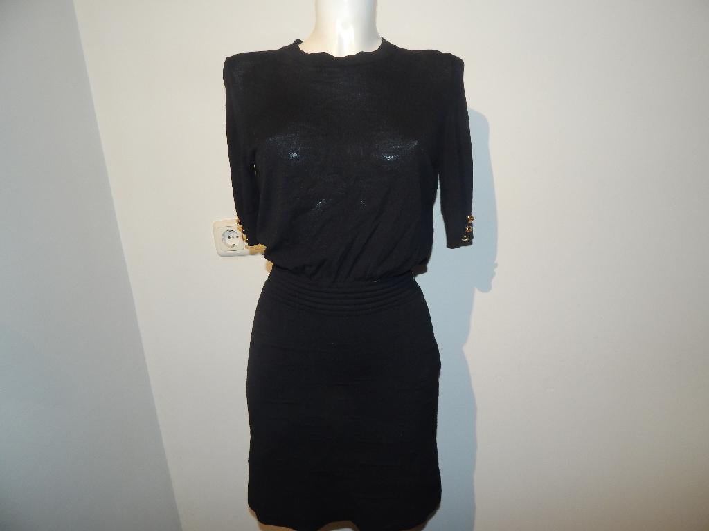 Elisabetta Franchi zwarte jurk gouden knopen rok monogramI42