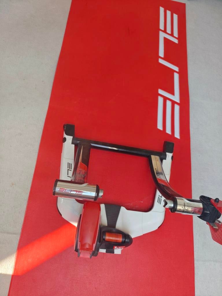 Elite Qubo Digital Smart B+ fietstrainer, Ophalen of Verzenden, Zo goed als nieuw, Benen