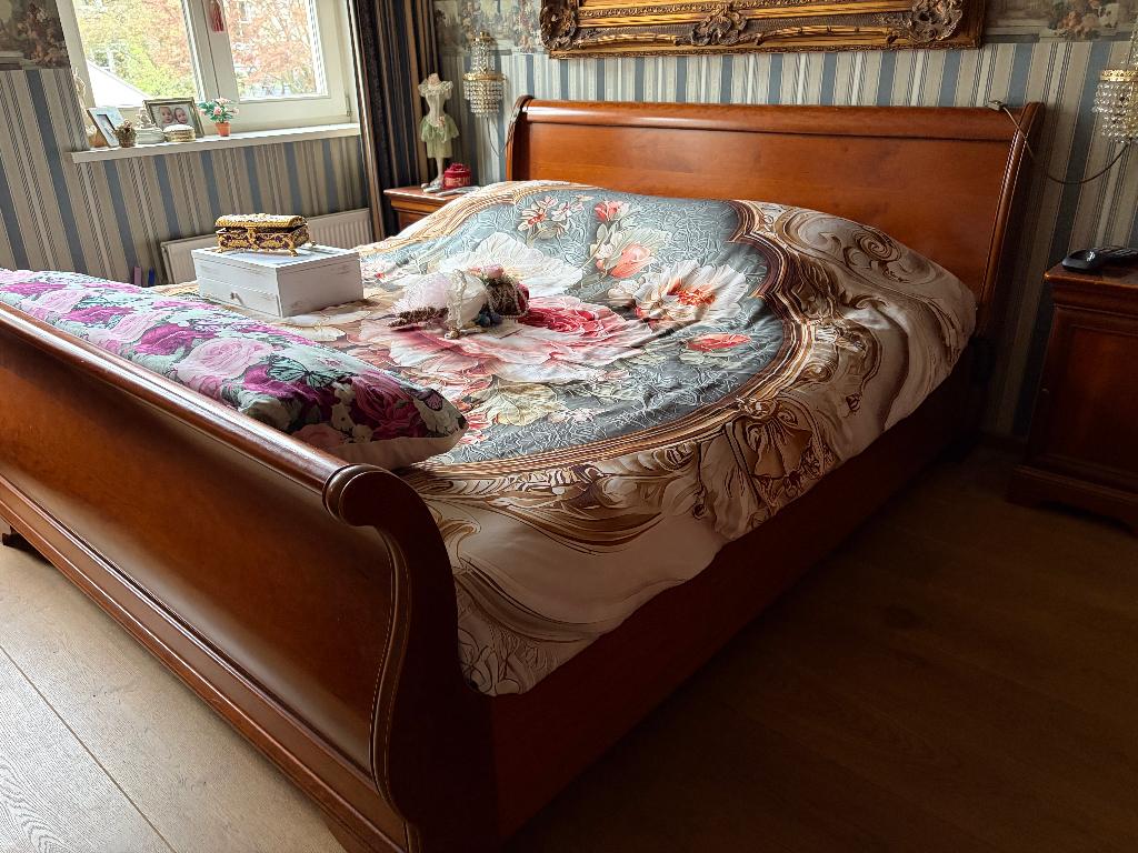 Complete slaapkamer, bed, kast, commode, nachtkastjes, Ophalen, Zo goed als nieuw, Tweepersoons, Klassiek
