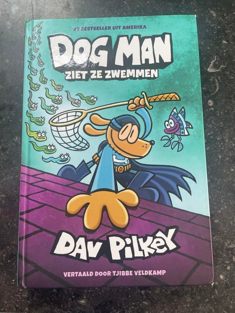 Dog Man: Ziet ze zwemmen, Boeken, Kinderboeken | Jeugd | onder 10 jaar, Ophalen of Verzenden, Gelezen, Fictie algemeen