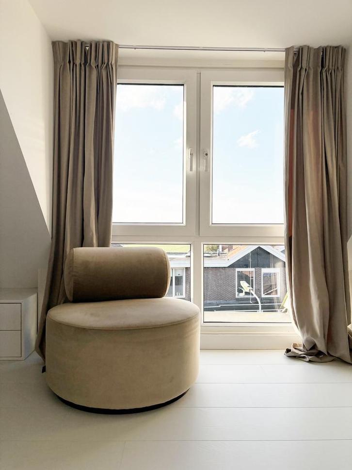 FÉST Amsterdam :-) sinclair swivel stoel velvet beige, Huis en Inrichting, Stoelen, Zo goed als nieuw, Eén, Stof, Overige kleuren