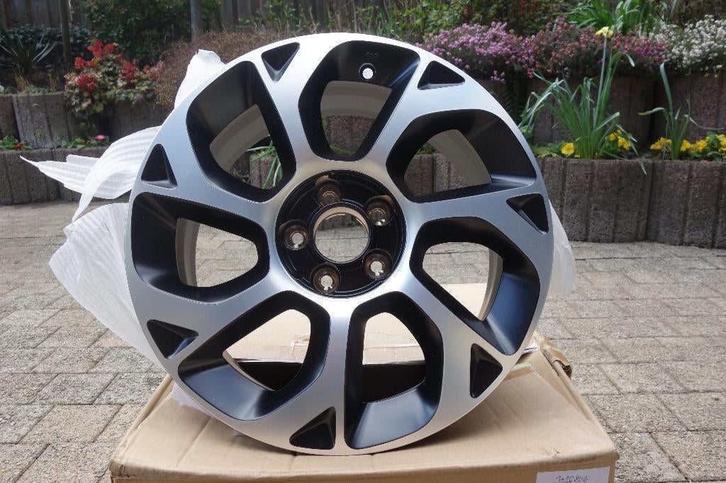 Fiat 500 L - 1x Nieuwe 16 inch velg (2014-2018), Ophalen of Verzenden, Nieuw, Fiat