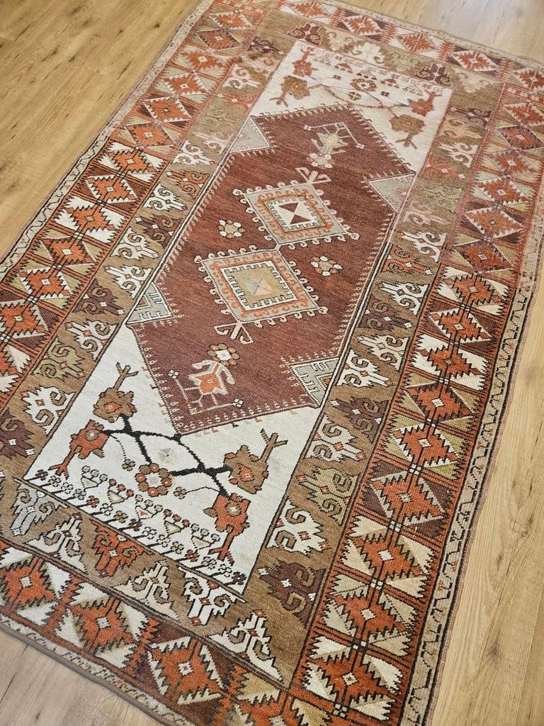 Vintage handgeknoopt oosters tapijt milas 208x133, Huis en Inrichting, Stoffering | Tapijten en Kleden, Info@SlatsAntiek.nl, Tweedehands