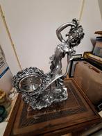 Zilverkleurig beeld met klok art deco stijl, Ophalen, Wandklok