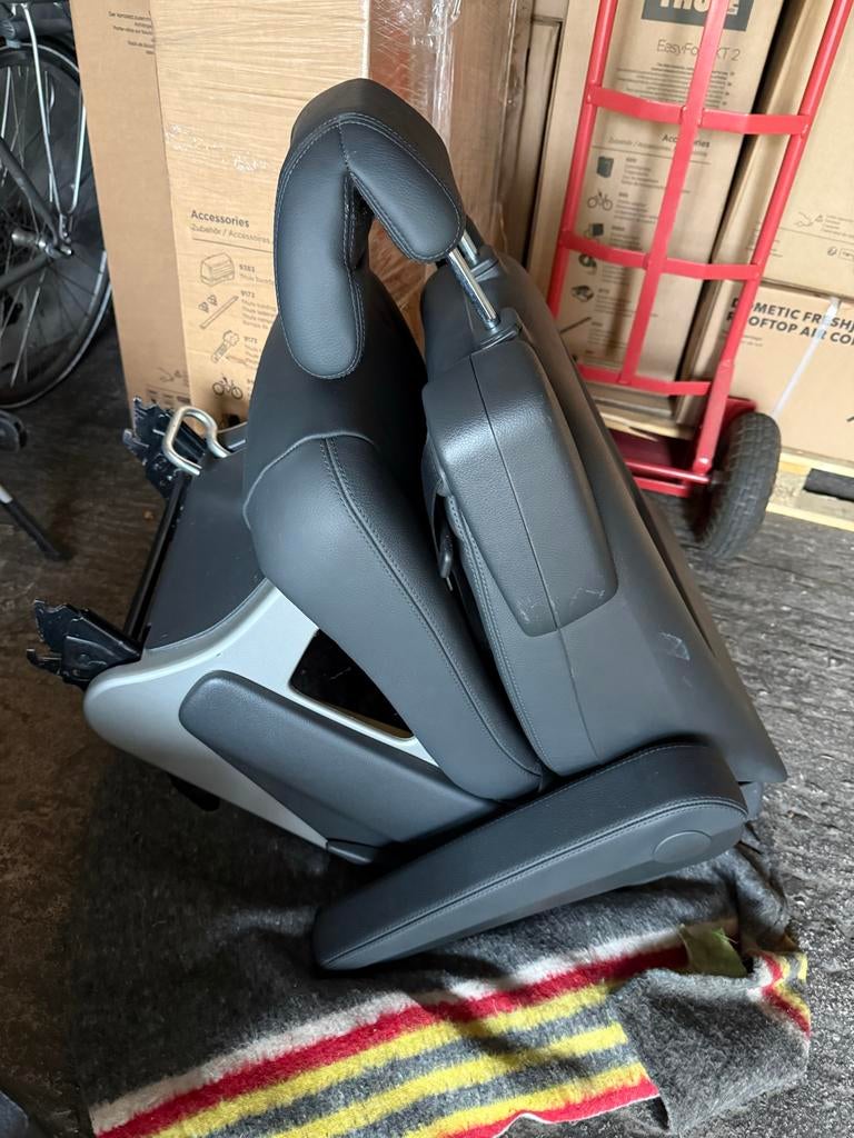 Nieuwe stoelen Mercedes V-Klasse V300 - Prijs per stuk, Ophalen, Nieuw, Mercedes-Benz
