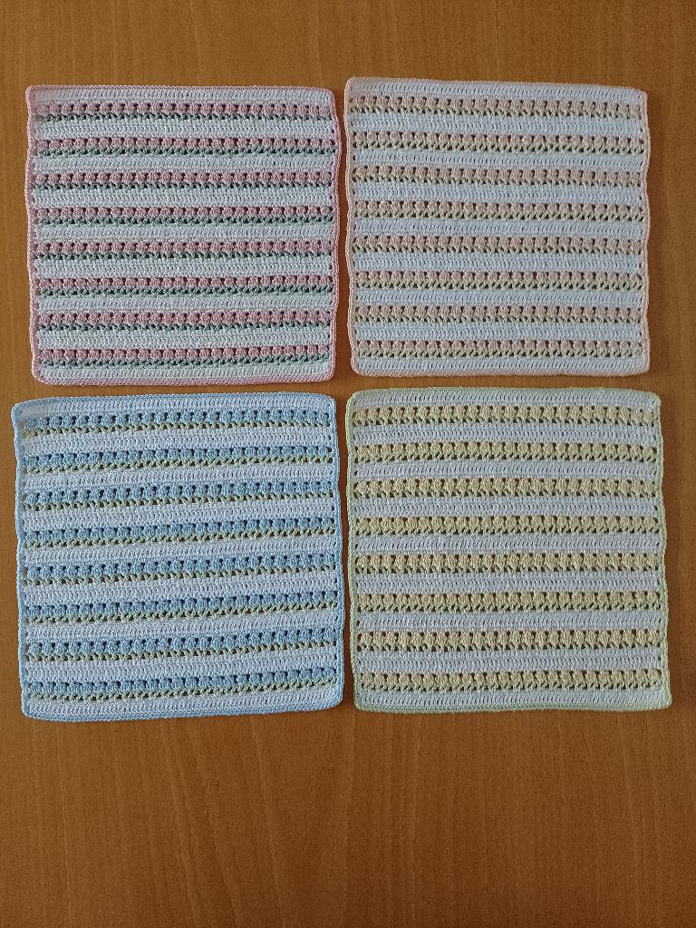 div 1:12 miniatuur gehaakte spreitjes tulpjespatroon licht, Ophalen of Verzenden, Nieuw, Textiel