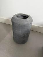 Vaas grijs betonlook, Ophalen, Zo goed als nieuw, Overige kleuren, Minder dan 50 cm