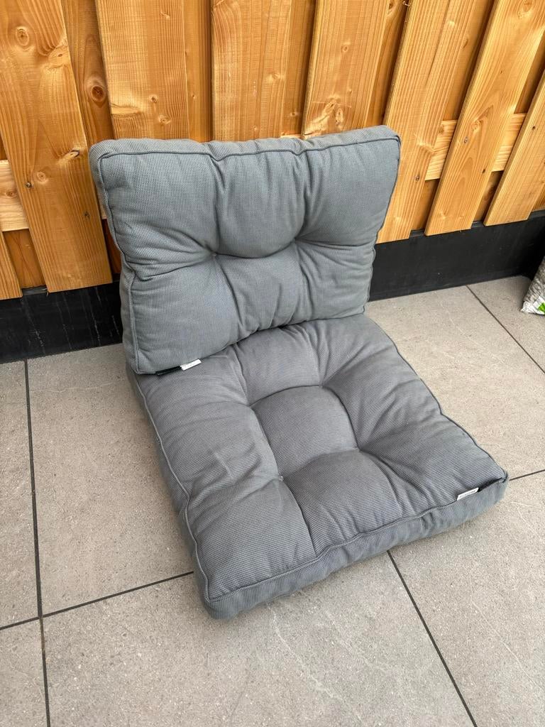 Loungeset kussens - 4 zitkussens en 5 rugkussens, Ophalen, Zo goed als nieuw, Grijs, Vierkant