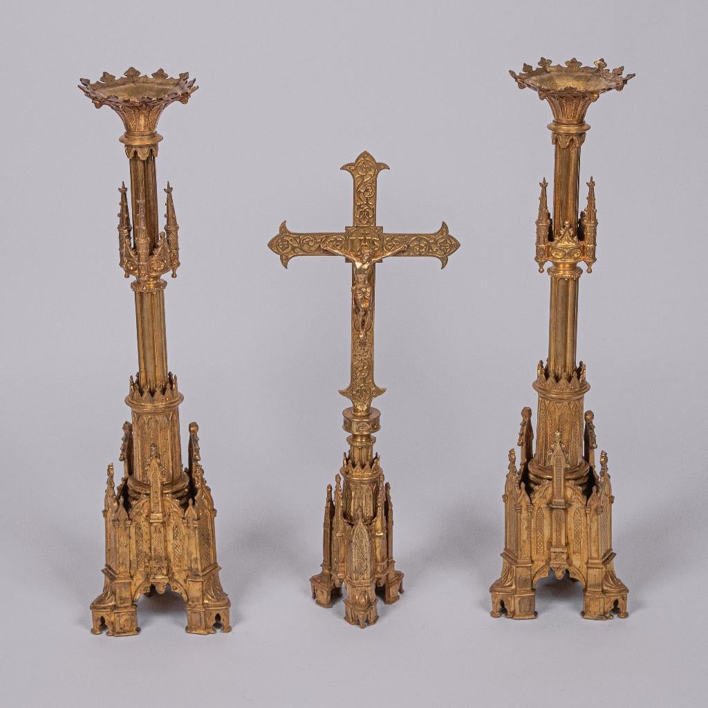 Kruis en kandelaren, neogotiek, brons verguld, Antiek en Kunst, Ophalen of Verzenden