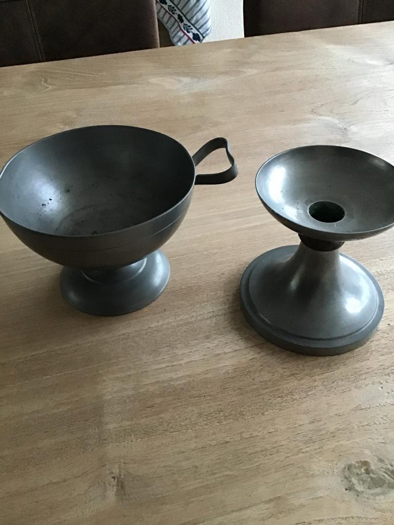 2 onbeschadigde tinnen vaasjes, 10 cm hoog, Antiek en Kunst, Ophalen