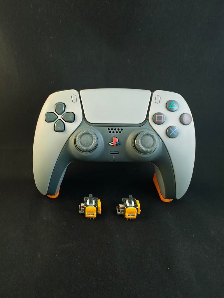 PlayStation 5 DualSense (Custom Reshell 30th Anniversary, Ophalen of Verzenden, Nieuw, Controller, PlayStation 5