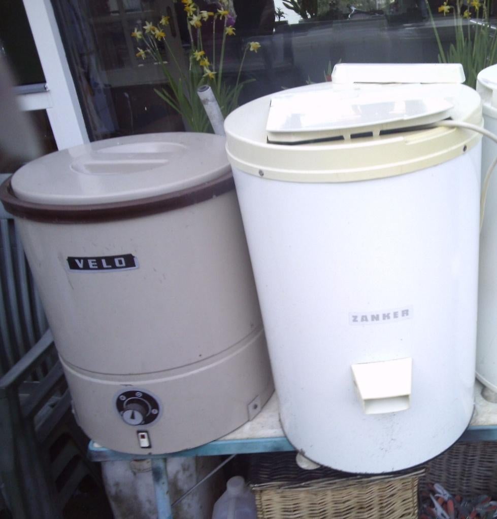 wasmachine met verwarming en centrifuge voor op de camping, Ophalen