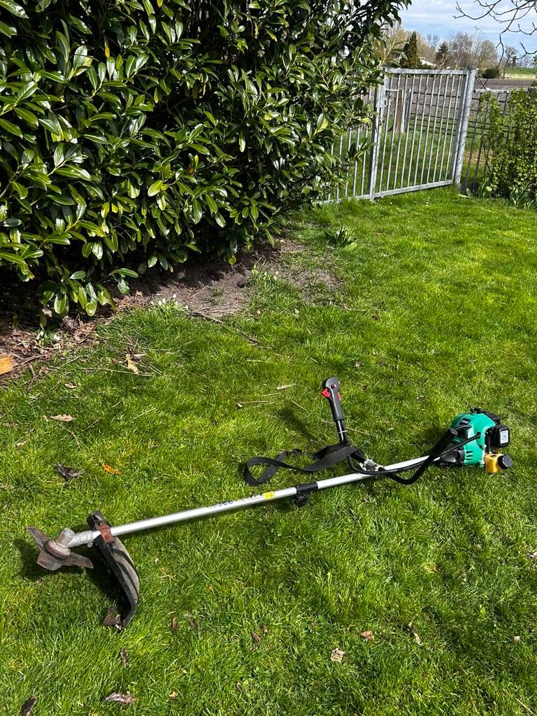 GMI  bosmaaier met mes, Ophalen, Benzine