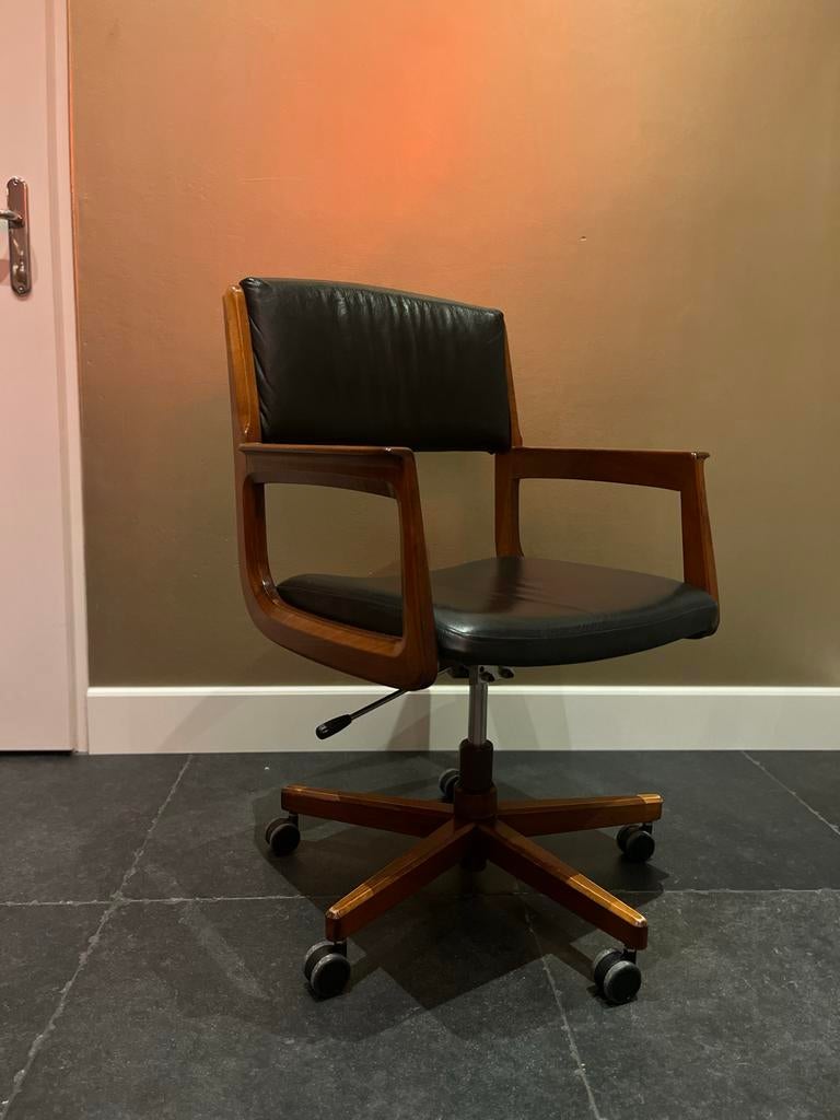 Vintage Bureaustoel met Leren Afwerking - Jaren '60, Huis en Inrichting, Bureaustoelen, Ophalen, Gebruikt, Zwart, Bureaustoel