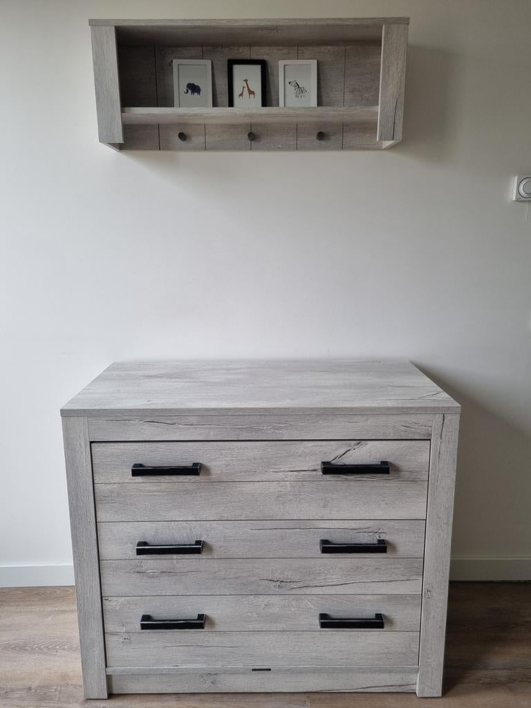 Complete babykamer/kinderkamer: Kledingkast, commode + plank, Ophalen, 100 tot 150 cm, Modern, Scandinavisch, Zo goed als nieuw
