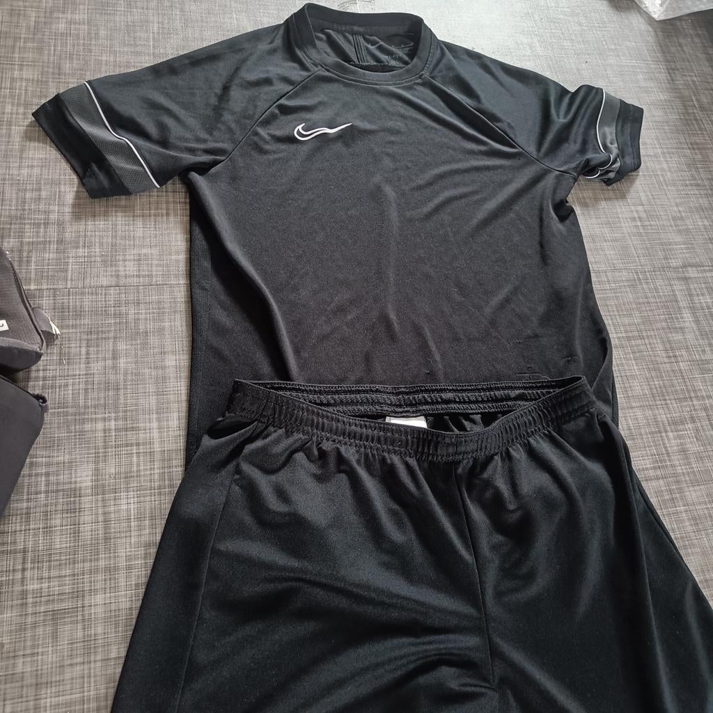 Nike tenue - Maat M, Ophalen of Verzenden, Zo goed als nieuw, Maat 46 (S) of kleiner, Voetbal