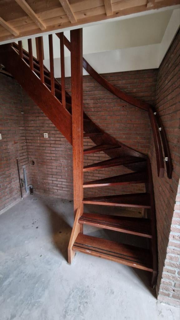 Hardhouten trap, Doe-het-zelf en Verbouw, Ladders en Trappen, Ophalen, Gebruikt, 2 tot 4 meter
