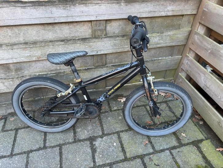Volare 18 inch jongensfiets - Zwart, Fietsen en Brommers, Fietsen | Jongens, Gebruikt, 18 inch, Handrem, Ophalen