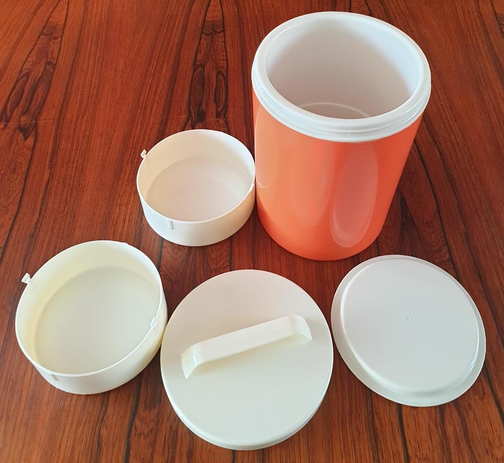 te koop: oranje kunststof picknickset, retro vintage, Verzamelen, Retro, Ophalen of Verzenden, Huis en Inrichting