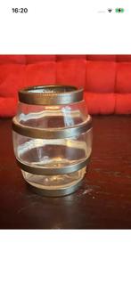 Appart geblazen glazen tonnetje, Ophalen