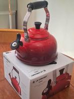 Le Creuset fluitketel kersenrood 1.6 liter, Ophalen of Verzenden, Gebruikt