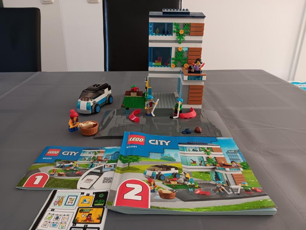 Lego City Familiehuis 60291 met auto en figuren, Ophalen of Verzenden, Zo goed als nieuw, Complete set, Lego