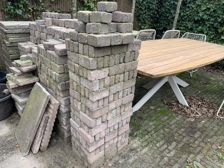 klinkers en grindtegels gratis ophalen A'dam-Nieuw-West, Tuin en Terras, Tegels en Klinkers, Gebruikt, Klinkers, Beton, 5 tot 10 m²