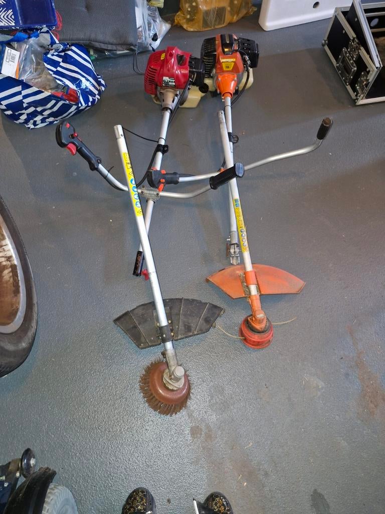 Twee krachtige bosmaaiers - Ideaal voor tuinonderhoud, Ophalen of Verzenden, Gebruikt, 30 tot 50 cm, Benzine