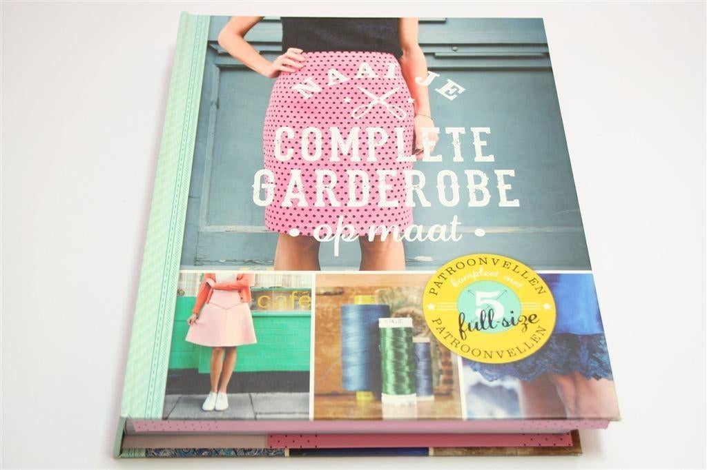 Naai je Garderobe op Maat — Incl. 5 Grote Patroonbladen, Ophalen of Verzenden, Zo goed als nieuw, Tekenen en Schilderen