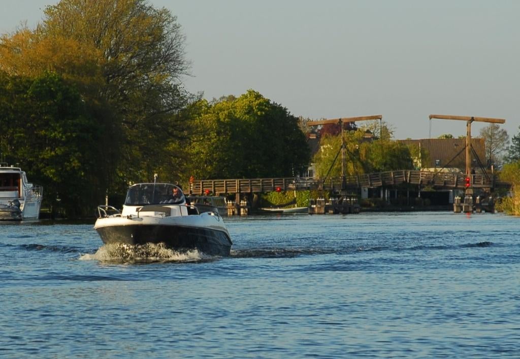 Prins 480 console boot, Watersport en Boten, Vis- en Consoleboten, Zo goed als nieuw, 10 tot 30 pk, 3 tot 6 meter, Benzine, Buitenboordmotor