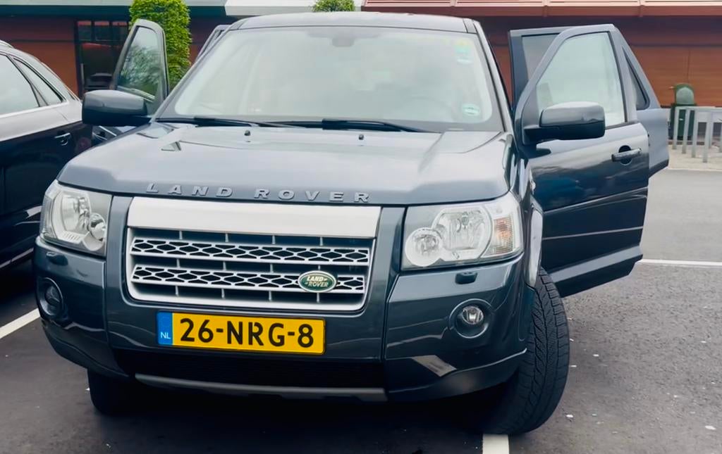 Land Rover Freelander 2.2 TD4 2010 Grijs, Auto's, Land Rover, 15 km/l, 4 cilinders, 2000 kg, Particulier