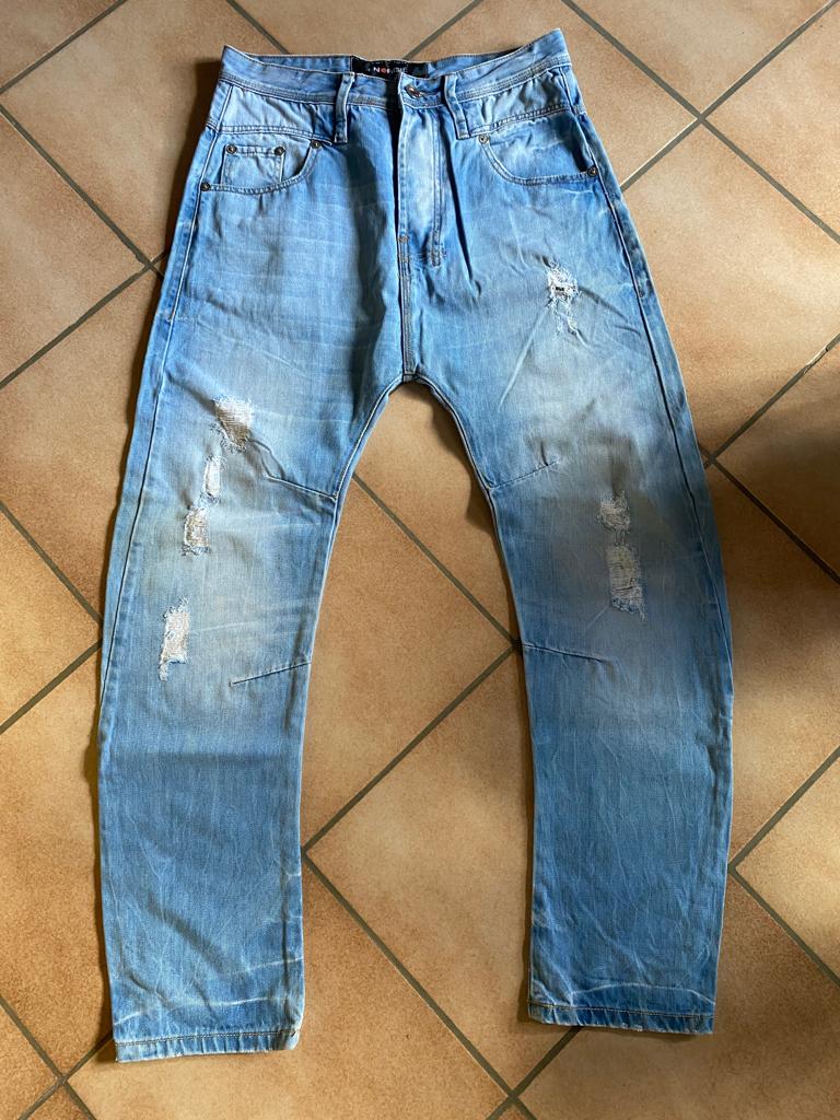 Energie jeans blauw (W32 afmetingen) gebogen pre-used gaten, Kleding | Heren, Spijkerbroeken en Jeans, Energie, W32 (confectie 46) of kleiner